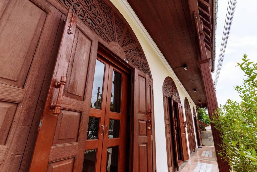 Solo - Fong Lee Cc Lampang Walking Street Apartman Kültér fotó